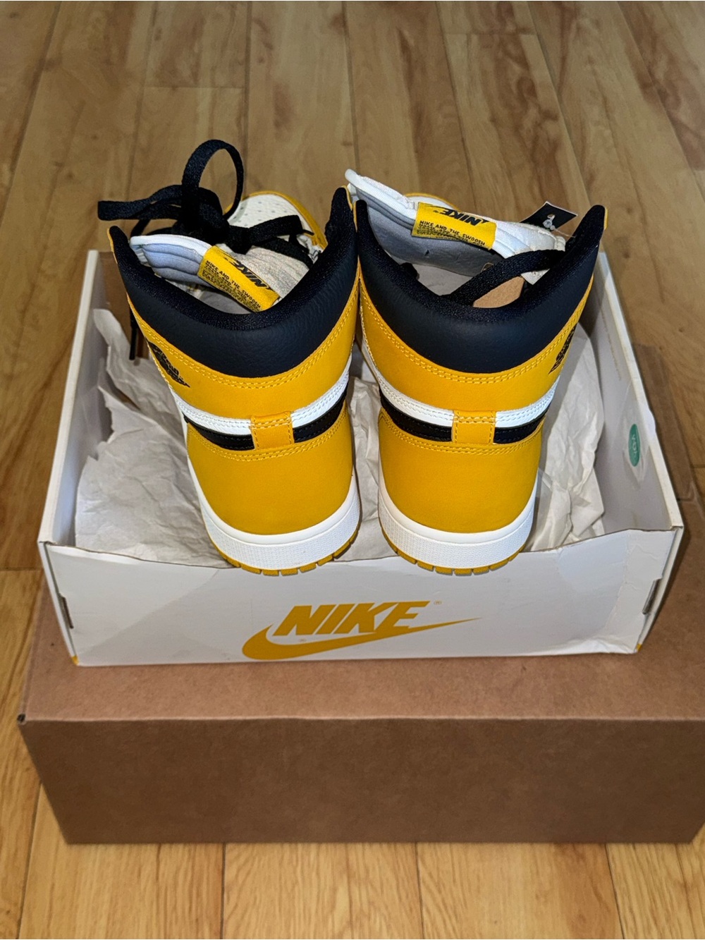 Nike Air Jordan 1 High Yellow Black White - Picture 4 of 10
